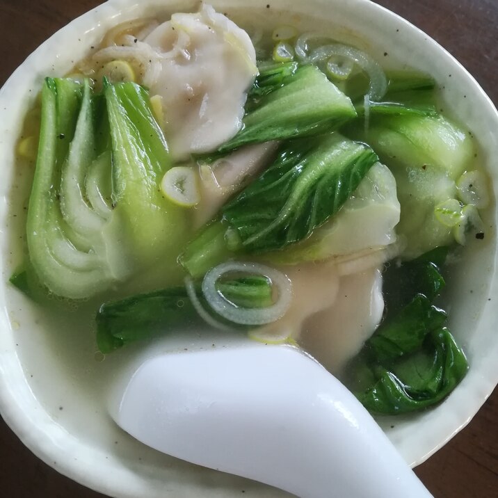 青梗菜と水餃子のスープ